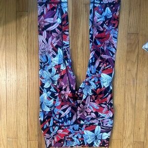 Lululemon Wunder Under size 6